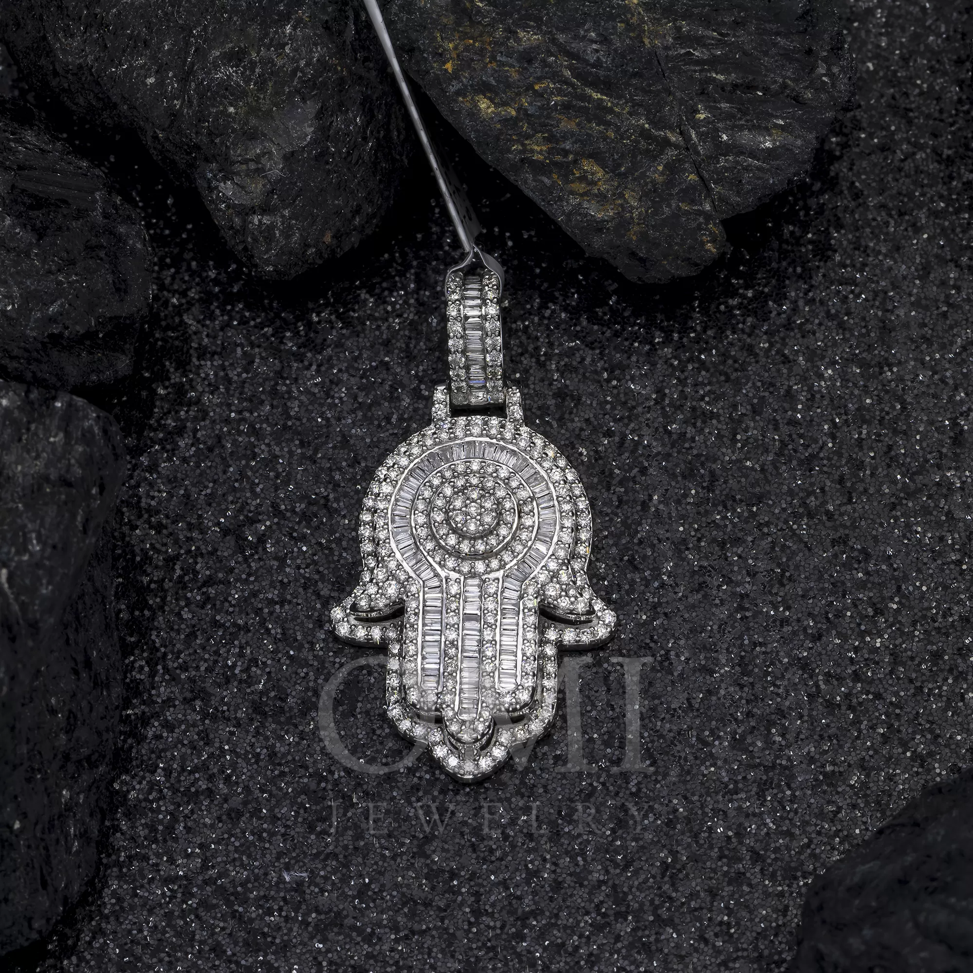 10K GOLD BAGUETTE AND ROUND DIAMOND HAMSA PENDANT 1.18 CT