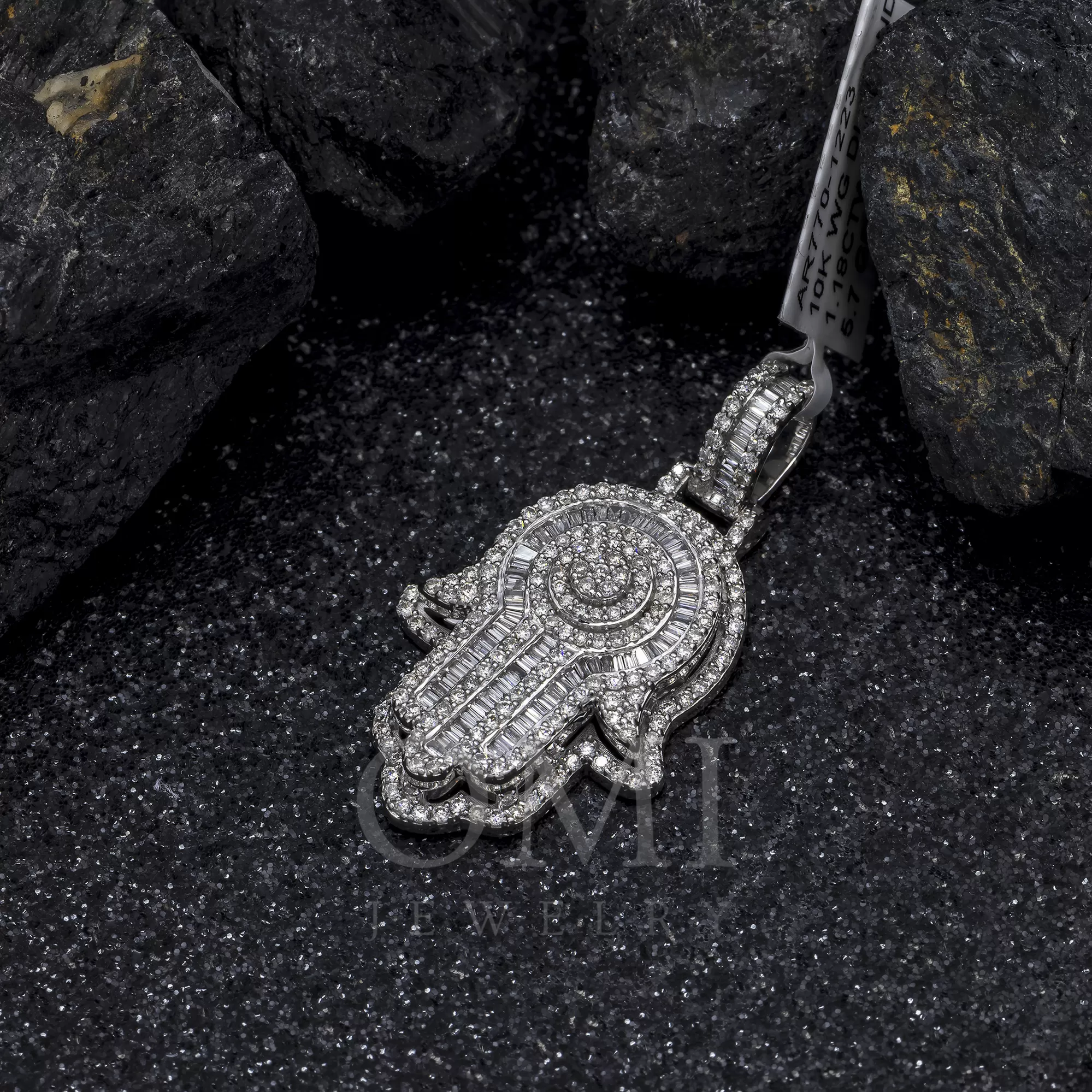 10K GOLD BAGUETTE AND ROUND DIAMOND HAMSA PENDANT 1.18 CT