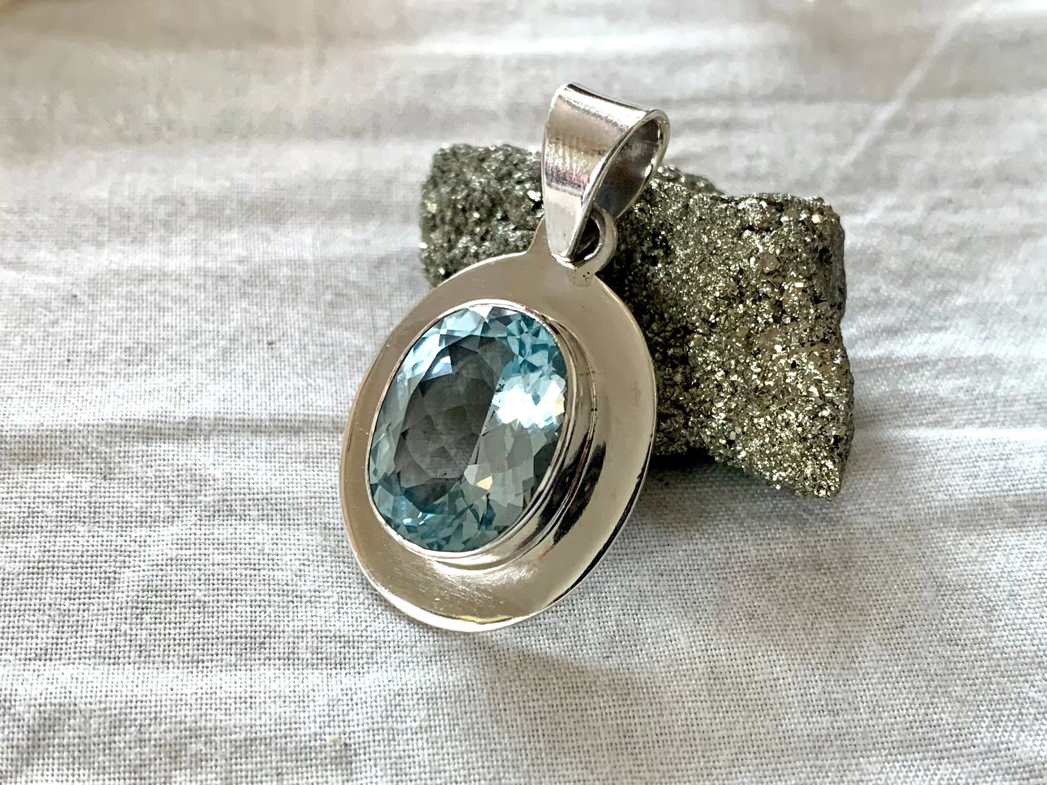 Blue Topaz Eydis Pendant - Medium Oval