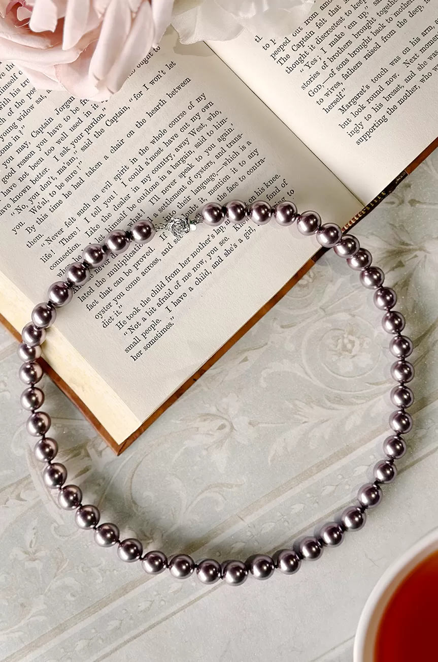 Carmen Short Pearl Necklace (Mauve)