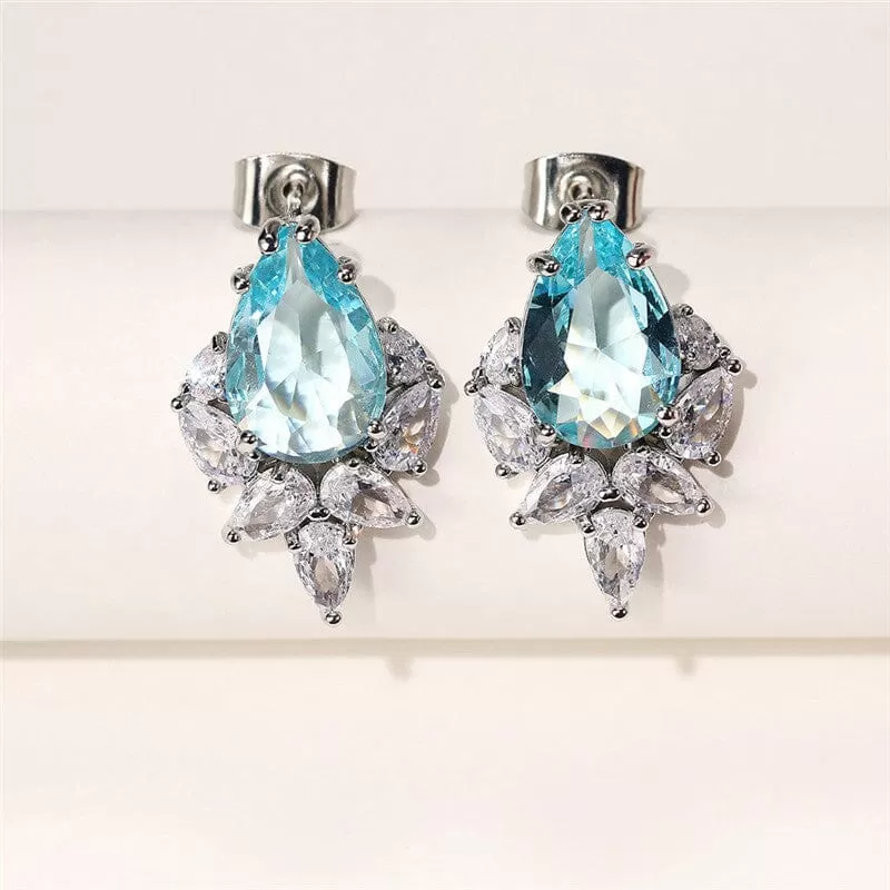 Charming Luxury Emerald Stud Earrings