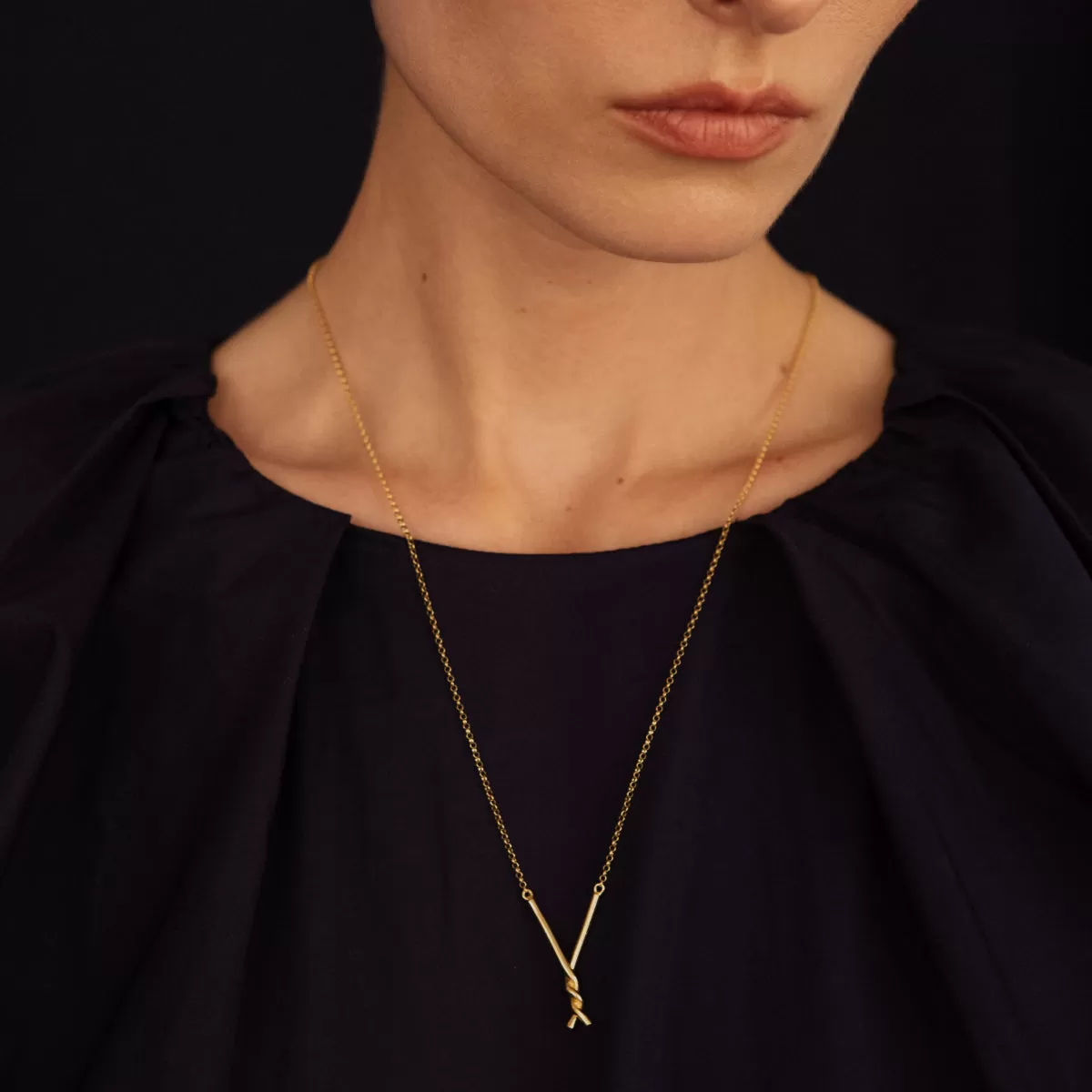 Minimal Amarres Pendant Necklace