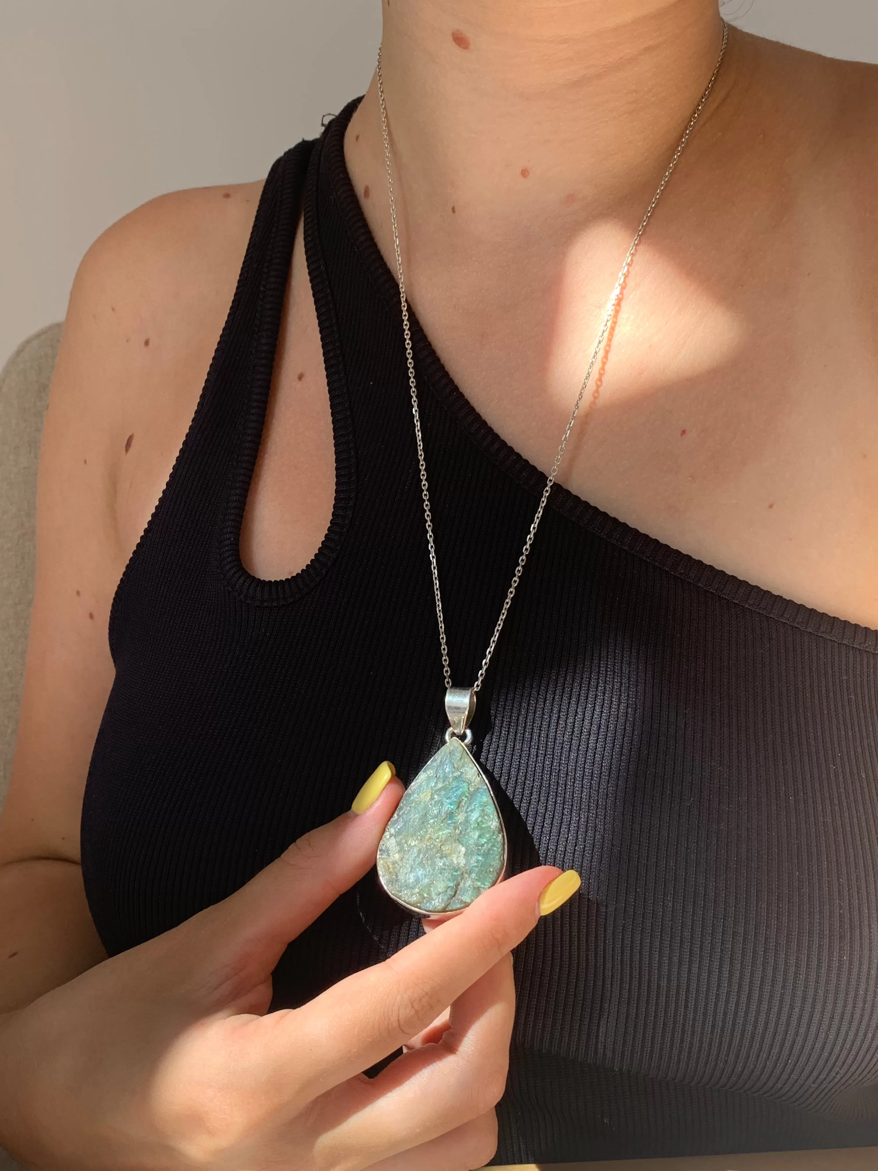 Raw Labradorite Akoni Pendant - Large Teardrop