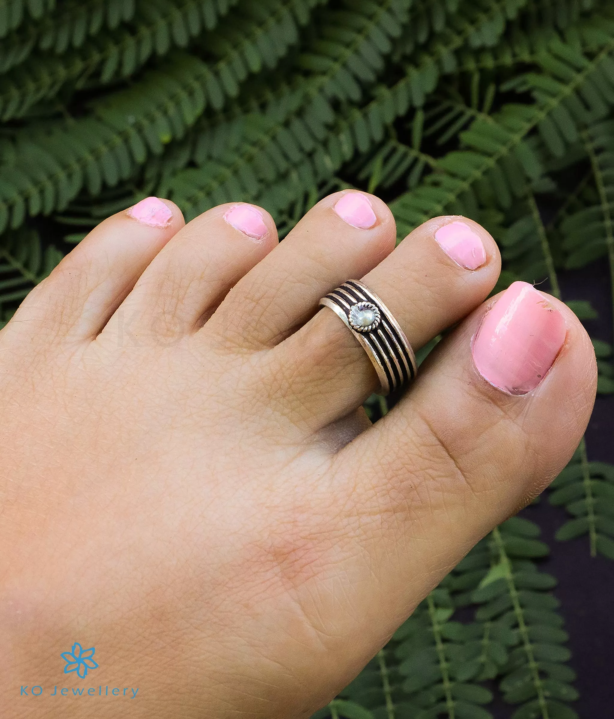 The Udvita Silver Toe-Rings (Pearl)